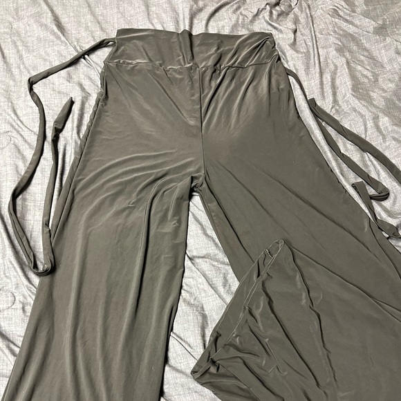 Pretty Little Things Size 14 Slinky High Waist Strappy Wife Leg Pants. - Picture 3 of 3